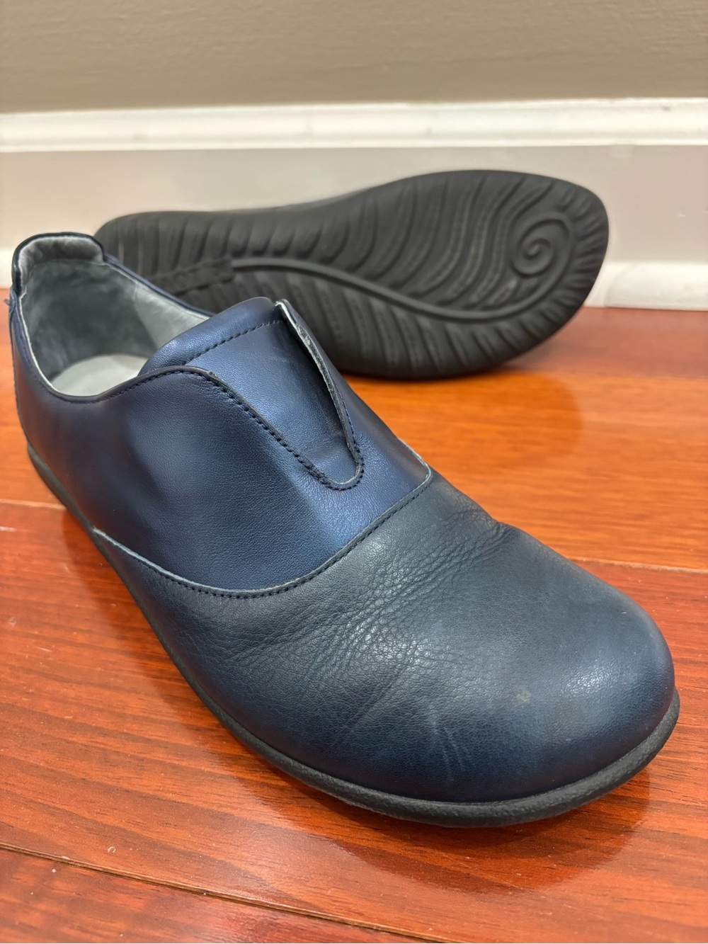 NAOT Karo Slip on Oxford Shoes Womens 38 7 Blue Leather Orthotic Slip Resistant